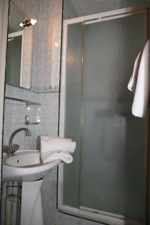 Sully Hotel Paris Bagian luar foto
